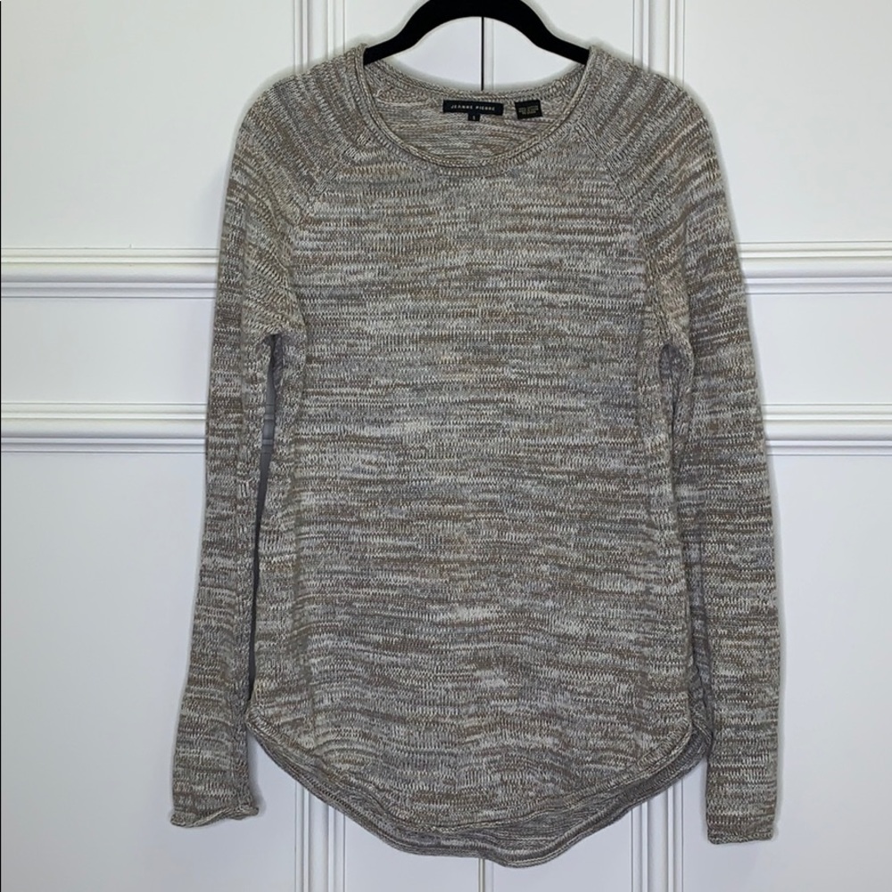 Long sleeved sweater